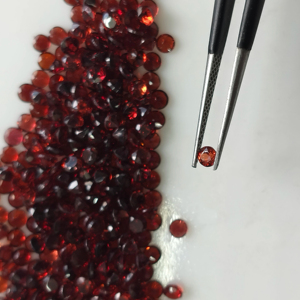 โกเมนสีแดงธรรมชาติ 3 มม. ทรงกลมเจียระไนแบบบริลเลียนท์ คุณภาพดีที่สุด พลอยเม็ดเดี่ยวสำหรับทำเครื่องประดับ - Product Image 1