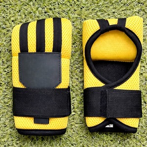 Bandages de boxe personnalisés à enroulement rapide avec protection des poignets et des phalanges pour hommes et femmes, Muay Thai, MMA, Kickboxing - Product Image 1