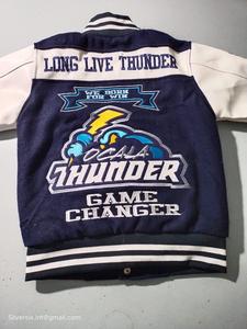 เสื้อแจ็คเก็ต Ocala Thunder Varsity สำหรับผู้ชาย ปักลายสไตล์เบสบอลแบบมหาวิทยาลัย ชุดกีฬาแนว Preppy ออกแบบโลโก้ได้ตามต้องการ - Product Image 3