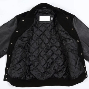 Veste universitaire noire à manches rouges pour homme, en laine et cuir de qualité supérieure, veste de style Letterman, fabricant OEM personnalisé - Product Image 5