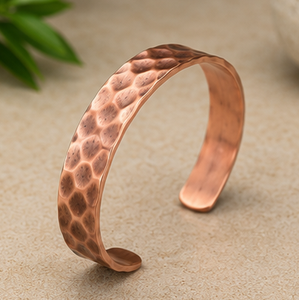 Pulsera de Cobre Crudo Hecha a Mano con Superficie Martillada, Joyería de Moda de Lujo - Product Image 5