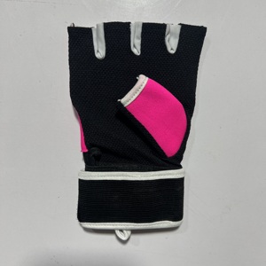 Guantes de Boxeo de Neopreno Rosa y Negro sin Dedos, Soporte de Muñeca Ajustable, Protección de Palma Transpirable con Malla, Unisex - Product Image 3