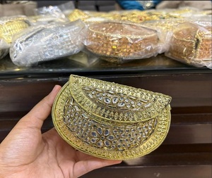 กระเป๋าคลัทช์งานแฮนด์เมดชุบทองประดับด้วย Kundan แบบดั้งเดิม กระเป๋าถือสำหรับงานกลางคืนสำหรับผู้หญิง เหมาะสำหรับงานแต่งงาน งานปาร์ตี้ และงานเฉลิมฉลองต่างๆ - Product Image 1