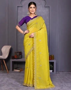 Sari de Mezcla de Seda Bollywood Reversible de Secado Rápido y Sin Arrugas con Bordado KV (Amarillo) para Fiestas y Bodas de Otoño - Product Image 1