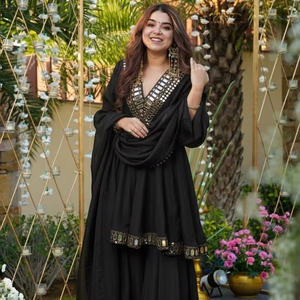 Conjunto de Kurti, Sharara Plazzo y Batva de tela suave con bordado propio hasta la rodilla para mujeres o niñas, especial para el mes de Eid y Ramadán. - Product Image 1