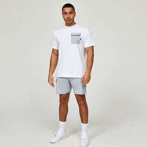 Ensemble de T-shirts personnalisés pour hommes avec logo, manches courtes, contraste, poche et short assorti pour tenue décontractée ou de sport, OEM - Product Image 1