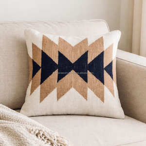 Funda de Almohada Boho Kilim con Patrón de Flechas Tribales para Sala de Estar, Decoración del Hogar de Estilo Suroeste y Ecléctico - Product Image 5