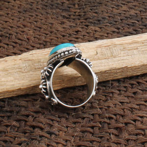 Bague Solitaire Classique Bohème Faite à la Main en Argent Sterling 925 avec Turquoise Taille Brillant Sertie Clos, Certifiée Jaipur, Unisexe - Product Image 6
