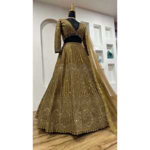 Ropa de boda de diseñador para mujer Lehenga Choli con Dori y trabajo de secuencia para ocasiones especiales - Product Image 5