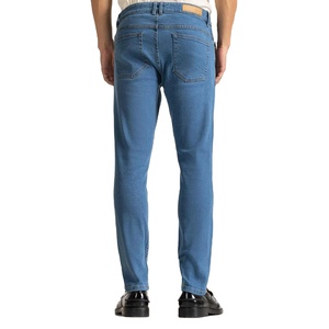 Jeans en denim délavé respirant et résistant pour homme, fabriqué au Pakistan, garantissant une matière durable et un confort optimal. - Product Image 2