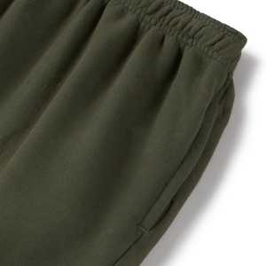 กางเกงขาสั้นสีเขียวมะกอกคุณภาพพรีเมียมสำหรับผู้ชาย ผ้าฝ้าย 100% เฟรนช์เทอร์รี่ฟลีซ 300GSM สไตล์สตรีทแวร์สุดเท่ กางเกงขาสั้นสั่งทำพิเศษ - Product Image 3