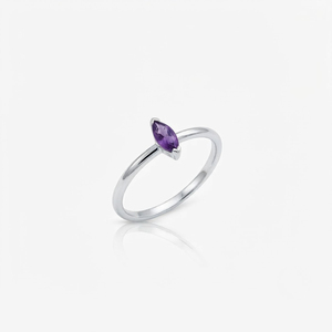 Anillo de compromiso solitario de amatista con corte marquesa de plata de ley 925 chapado en rodio, elegante y moderno para mujer de Rhaya Jewels - Product Image 3