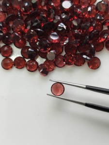 Granat rouge naturel 6MM, coupe ronde brillante, pierre précieuse de qualité supérieure pour la fabrication de bijoux - Product Image 3