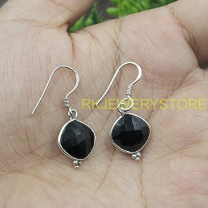 Boucles d'oreilles pendantes en argent sterling 925 avec onyx noir, faites à la main, forme coussin facettée, bijoux en pierres précieuses, cadeau pour femme, petite amie, maman - Product Image 3