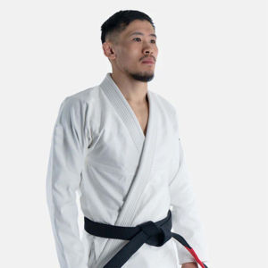 Kimono de karaté léger pour homme avec logo personnalisé, uniforme d'arts martiaux sur mesure pour le Jiu Jitsu, le karaté et le judo – En promotion - Product Image 2