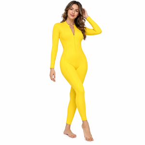 Mejora tu colección de trajes de baño con un traje de baño de cuerpo entero para mujer que ofrece un ajuste seguro, textura suave y libertad para cada movimiento. - Product Image 1
