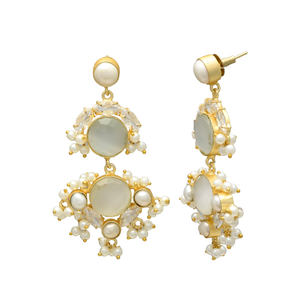 Boucles d'oreilles 3 couches pour femme, en laiton plaqué or 24 carats, avec zircone cubique et perle d'eau douce, couleur blanc crème, magnifiques, pour mariage - Product Image 2