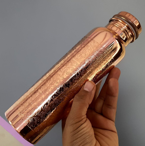 ขวดทองแดงสวยงามพร้อมแถบสีเขียวอมฟ้าสดใสตรงกลาง ประดับด้วยลายโลหะตอกละเอียด จำหน่ายในราคาขายส่ง - Product Image 3