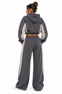 Ensemble de jogging en molleton épais à jambes larges avec panneaux contrastants personnalisés, gris foncé, comprenant un sweat à capuche court zippé, survêtement athleisure d'hiver pour femme - Product Image 3