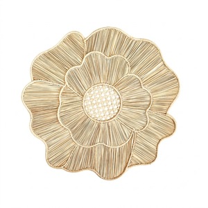 Set de table rond en verre perlé, vert crème, à bord festonné, pour Noël, les fêtes et les mariages - Product Image 3