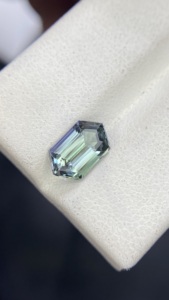 Tanzanite naturelle certifiée non chauffée, taille rectangulaire hexagonale, couleur excellente, zoïsite naturelle, 2,00 carats, nette à la loupe - Product Image 2