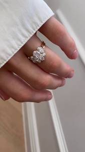 แหวนมอสซาไนต์ 1 กะรัต ทรงวงรี ประดับแบบกรงเล็บลายเกล็ดหิมะ สำหรับผู้หญิง เงินแท้ 925 ชุบทอง เหมาะสำหรับงานเลี้ยง ของขวัญสุดหรู - Product Image 3