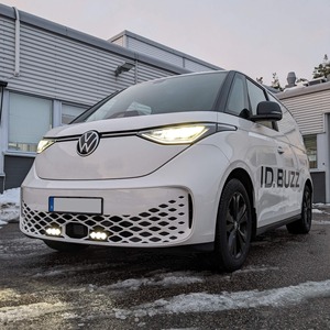Excellent choix : Volkswagen ID Buzz, véhicule électrique MPV, sièges confortables, maniabilité fluide, intérieur spacieux et idéal pour les voyages en famille. - Product Image 5