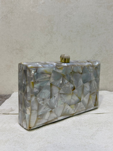 Pochette en nacre |   Minaudière artisanale en coquille blanche |   Sac à main de luxe pour femme, idéal pour les mariages, les occasions décontractées et les soirées - Product Image 2