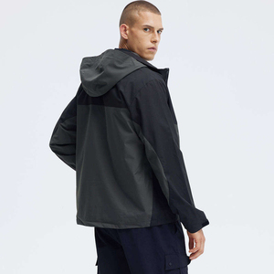 เสื้อแจ็คเก็ตผู้ชายสีดำกันลมแบบ Softshell กันน้ำ ระบายอากาศได้ดี มีฮู้ด ซิปปิด แบบลำลอง สำหรับใส่ในฤดูใบไม้ผลิ - Product Image 2