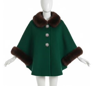 Capes en fourrure élégantes pour femmes – Vêtements d'extérieur de luxe en fausse fourrure, veste d'hiver douce et moelleuse, cape tendance pour femmes pour les soirées - Product Image 1