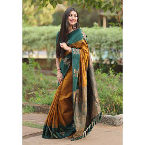 Sari de Seda Suave Dorada Rashmi con Borde Floral y Zari en Contraste, Vestido de Noche Elegante, Tejidos de Élite, 0.65g - Product Image 5