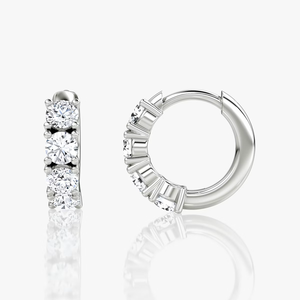Boucles d'oreilles créoles Huggie en or jaune 14K 18K 22K avec diamants de laboratoire taillés, trois pierres, certifiées IGI, bijoux de luxe pour mariage et soirée - Product Image 1