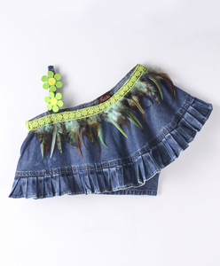 Haut en denim tissé et orné Elaisha avec jupe et magnifique patch papillon - Bleu et vert lime - Product Image 2
