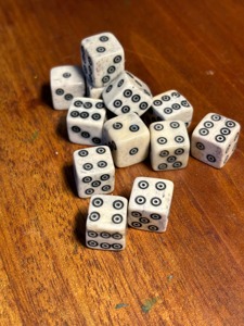 Dés en os polyédriques équilibrés de la série Tournament pour jeux de table professionnels D&D RPG – Accessoire de jeu en gros - Product Image 4