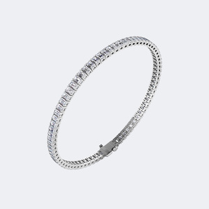 Pulsera de tenis con diamantes y esmeraldas de 8.00 quilates con engaste en barra - Product Image 2