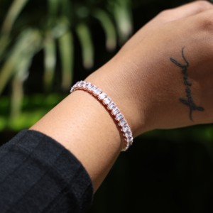 Pulsera de Moissanita con Corte Esmeralda, Chapada en Oro Rosa, Joyería de Eslabones de Cadena Mansi Gold, Grabado Personalizado Disponible para Regalo o Fiesta - Product Image 6