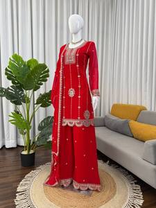 ชุดสัลวาร์ คามีซปักลายสีแดงสไตล์วินเทจสำหรับผู้หญิง ชุดอินเดีย-ปากีสถาน พร้อมผ้าคลุมไหล่ สำหรับงานแต่งงานและงานปาร์ตี้ - Product Image 4
