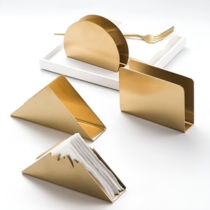 Porta Servilletas de Acero Inoxidable con Diseño Triangular Moderno, Acabado Dorado, para Mesa de Hotel - Product Image 1