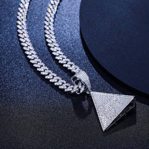 Pendentif Œil de la Provéidence en argent sterling 925, pendentif pyramide en moissanite, pendentif triangle plaqué or, bijoux en moissanite et diamant - Product Image 5