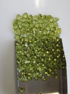 Peridoto Verde Natural de 5MM, Corte Trillón, Tamaño Personalizable, Gema Suelta de la Mejor Calidad para Joyería - Product Image 5