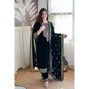 Majestic Blazer Mujer Terciopelo Negro con Detalles Bordados Intrincados - Product Image 1