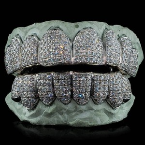 Grillz de Dientes con Diamantes de Moissanita de Excelente Calidad, Joyería Hip Hop con Brillo Brillante, Disponible para la Venta - Product Image 2
