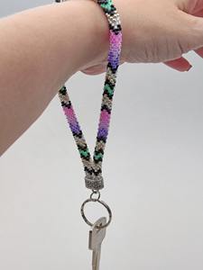 Chaîne de poignet artisanale en perles naturelles avec motifs colorés pour femmes, style tendance au quotidien et pour les amateurs d'artisanat - Product Image 5