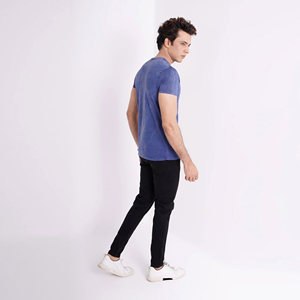 T-shirt personnalisé pour homme en coton 100% lourd, délavé à l'acide, coupe classique, respirant et à séchage rapide, col rond - Product Image 3