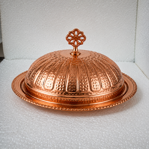 Plateau de service en cuivre martelé artisanal avec couvercle en dôme, plat de luxe pour aliments, service de buffet, restauration hôtelière - Product Image 2