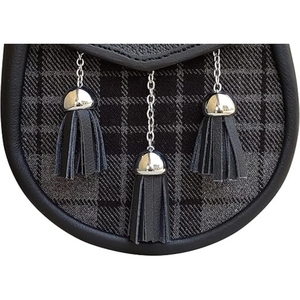 Sacoche Sporran en Cuir Noir Premium et Tartan avec Rabat Brodé Celtique Clouté et Trois Pompons – Accessoire Traditionnel pour Kilt Écossais - Product Image 3