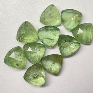 พลอยเพอริดอทดิสกุสสีเขียวอ่อนธรรมชาติคุณภาพสูงจาก AAMNA GEMS รูปทรงโรสคัทเม็ดเล็ก หินคริสตัลพลังบำบัด พลอยหลวมจากผู้จัดจำหน่ายอิสระ - Product Image 2