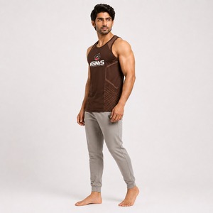 Camiseta sin mangas cómoda para hombre, hecha con materiales ligeros que brindan comodidad transpirable y movimiento sin restricciones durante todo el día. - Product Image 3