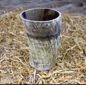 Nouveau design 2026 – Chope à bière en corne naturelle, décoration d'intérieur personnalisée pour bière et vin, style Viking, au meilleur prix - Product Image 1