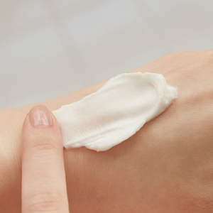 [About Me] Crema Vegana Coreana con Ceramidas para el Apoyo de la Barrera Cutánea y Humectante Facial Diario Nutritivo - Product Image 1